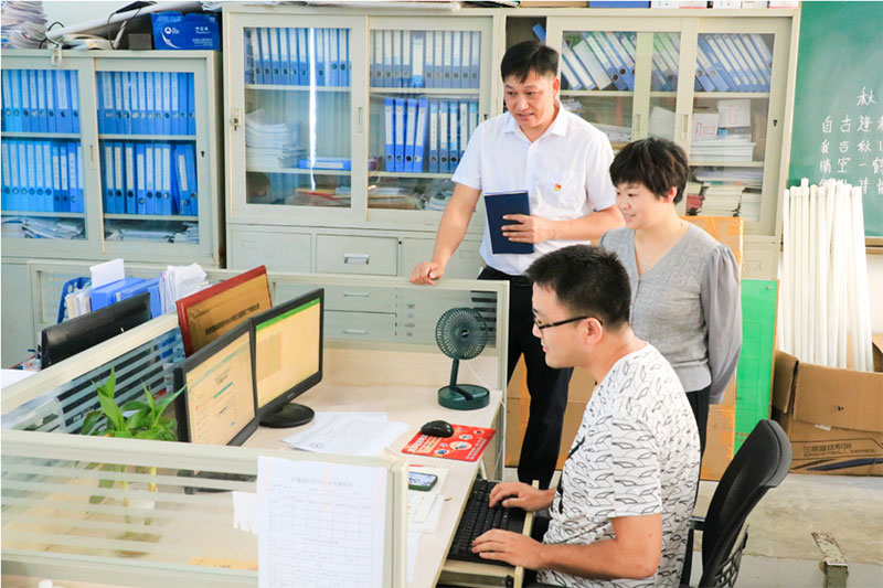 ����ɭ�������M�������_չ���ľ�ٛ���