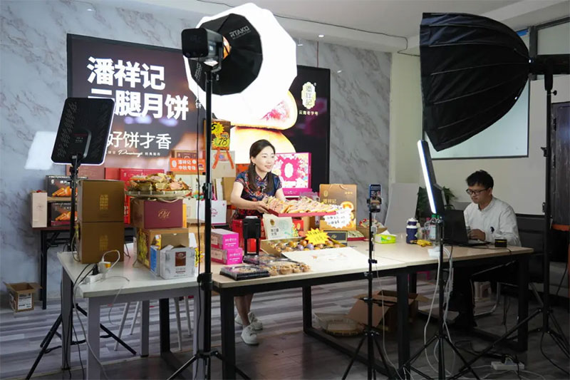 新手→金牌主播,玩轉(zhuǎn)直播新領(lǐng)地 新手→金牌主播,玩轉(zhuǎn)直播新領(lǐng)地