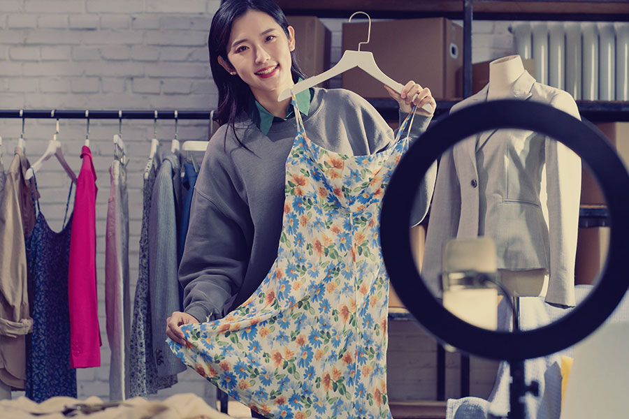 直播帶貨救命指南:從失業(yè)寶媽到日銷10W,我用這3步逆襲人生 直播帶貨救命指南:從失業(yè)寶媽到日銷10W,我用這3步逆襲人生