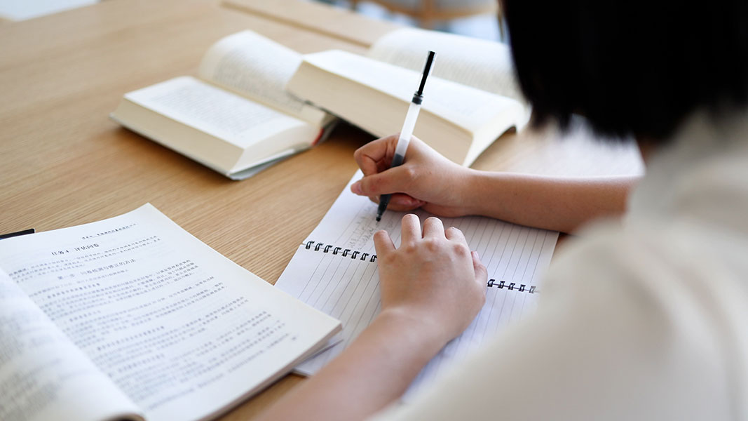 職場人的學(xué)歷突圍戰(zhàn):成人高考如何改寫人生劇本 職場人的學(xué)歷突圍戰(zhàn):成人高考如何改寫人生劇本