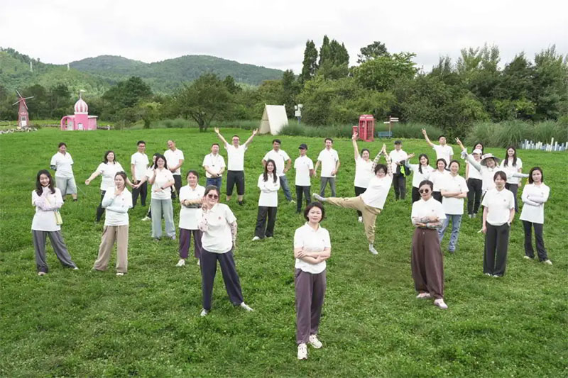 愛因森教育舉行26周年慶團建活動 愛因森教育舉行26周年慶團建活動