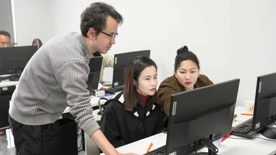 ����ɭ�����e��AI�����w�_�l(f��)���ý��Е�