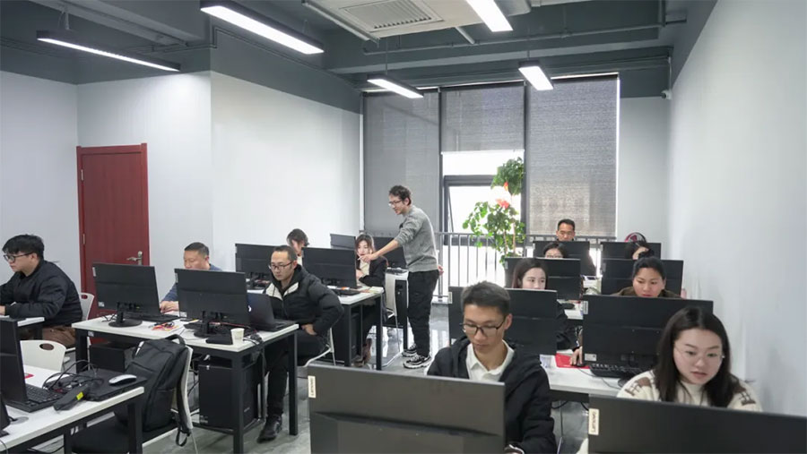 ����ɭ�����e��AI�����w�_�l(f��)���ý��Е�